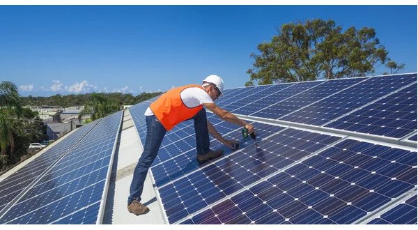 Les acteurs clés du solaire en toiture craignent pour les emplois