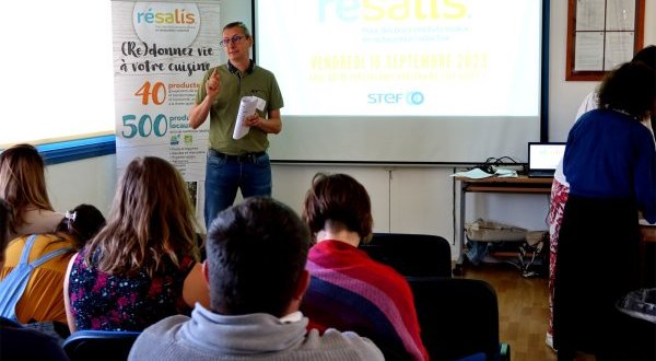 Restauration dans les cantines, les maisons de retraite, les entreprises... Résalis fournit les produits locaux