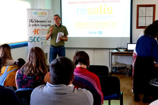 Restauration dans les cantines, les maisons de retraite, les entreprises... Résalis fournit les produits locaux