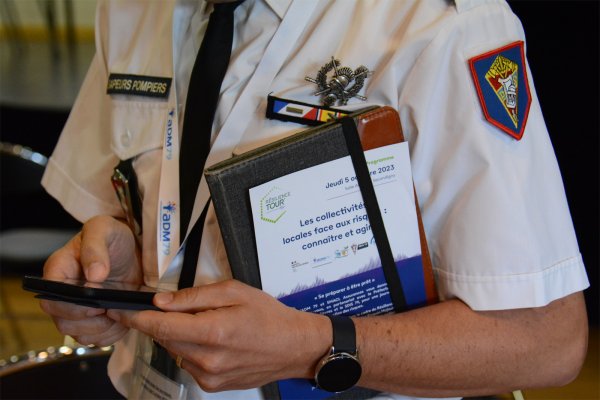 Les collectivités locales face aux risques ; entraînement en conditions réelles