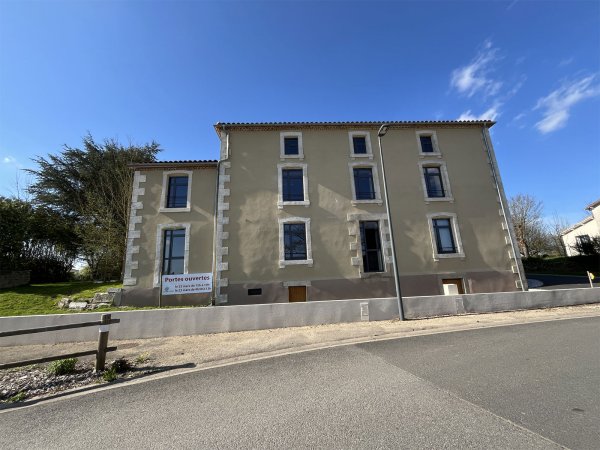 Coworking, maison des associations, halte vélo... La maison du bourg de Soutiers dynamise la ruralité