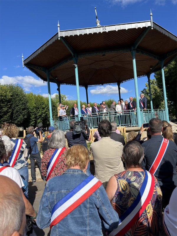 Melle, épicentre d’un rassemblement sous haute tension contre les 